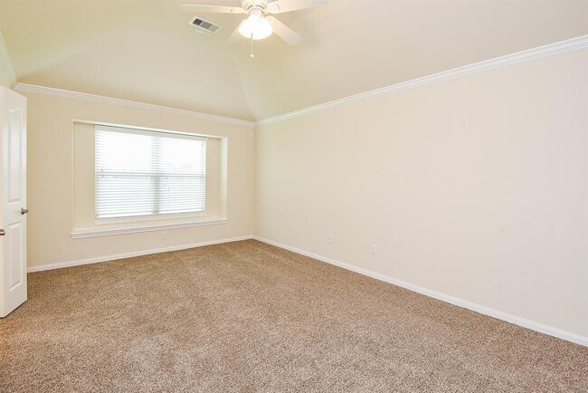 Building Photo - 231 S Lantana Cir