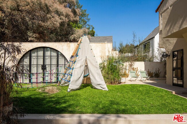 Building Photo - 2351 Canyon Dr