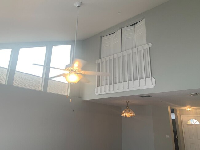 Building Photo - Beautiful 3 bedroom 2.5 bath home with vaulted ceilings and 2 car garage