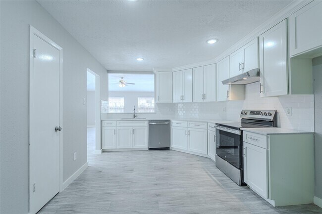 Building Photo - 2714 Flintrock Cir