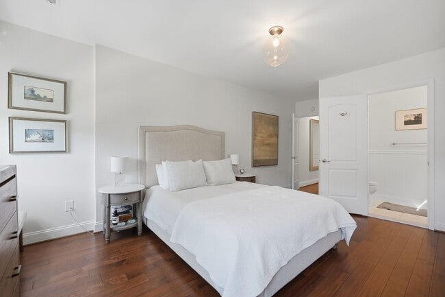 Building Photo - U St Condo | 2 Bed | 1.5 Bath | 975 Sf | Offsite Underground Parking Garage Available for Rent