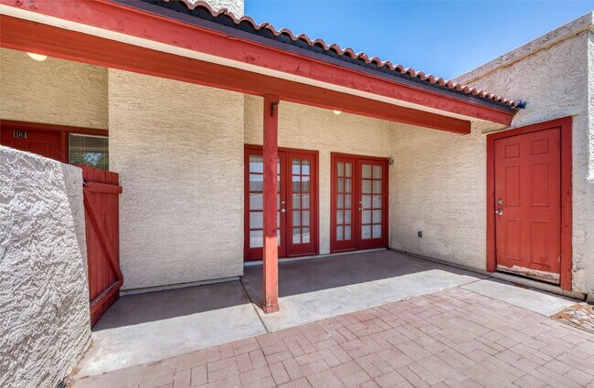 Building Photo - Wonderful 3 bedroom close minutes to ASU!!...