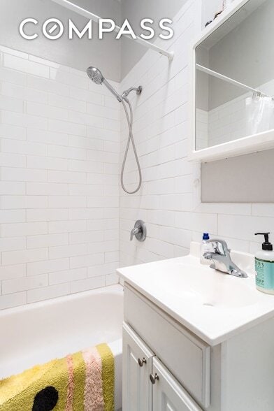 Building Photo - 258 Halsey St