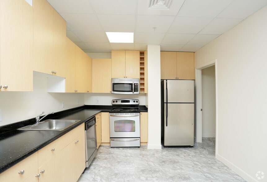 The Severn 701 Cathedral St Baltimore MD 21201 Apartment Finder