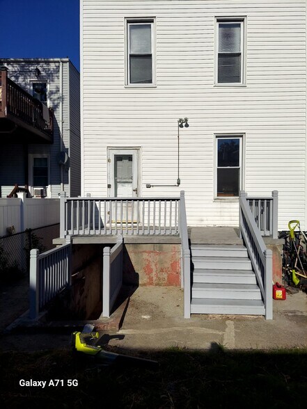 Building Photo - 253 Bowers St