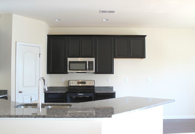 Building Photo - 6435 Prosperity Church Rd