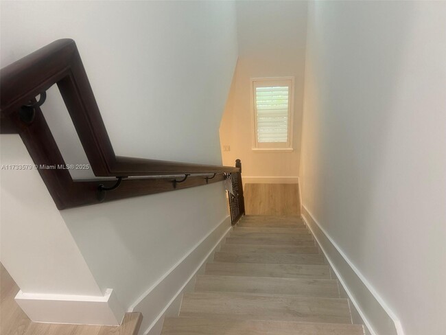 Building Photo - 8280 Cascada Isles Dr
