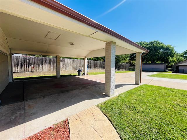 Building Photo - 3709 Yaupon Dr