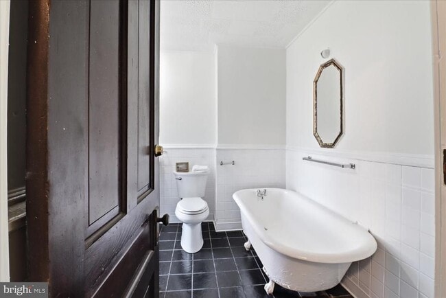 Building Photo - 819 E Marion St