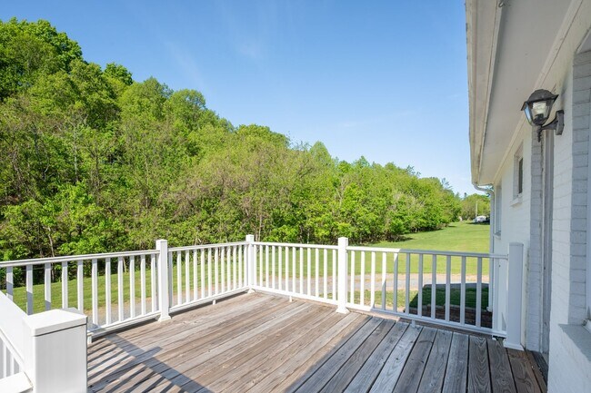 Building Photo - Rutrough Road