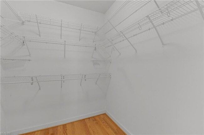 Building Photo - 232 Suri Dr