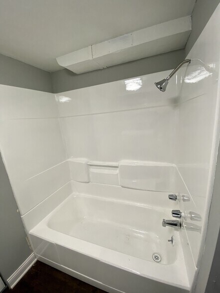 Building Photo - 5639 S Fairfield Ave