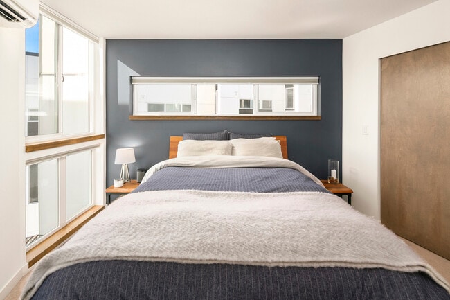 Building Photo - 208 16th Ave