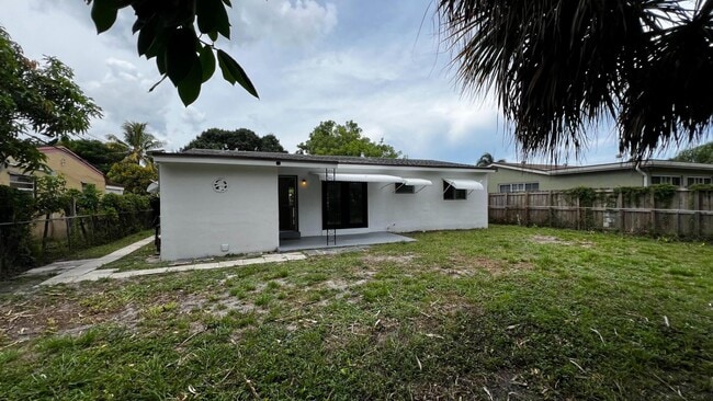 Building Photo - 2748 SW 8th St