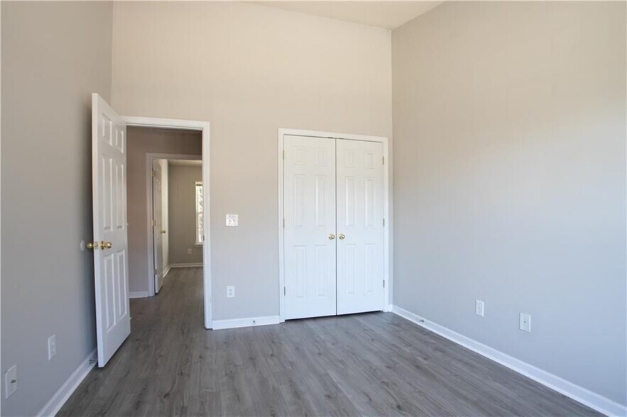 Building Photo - 645 Stadler Pointe