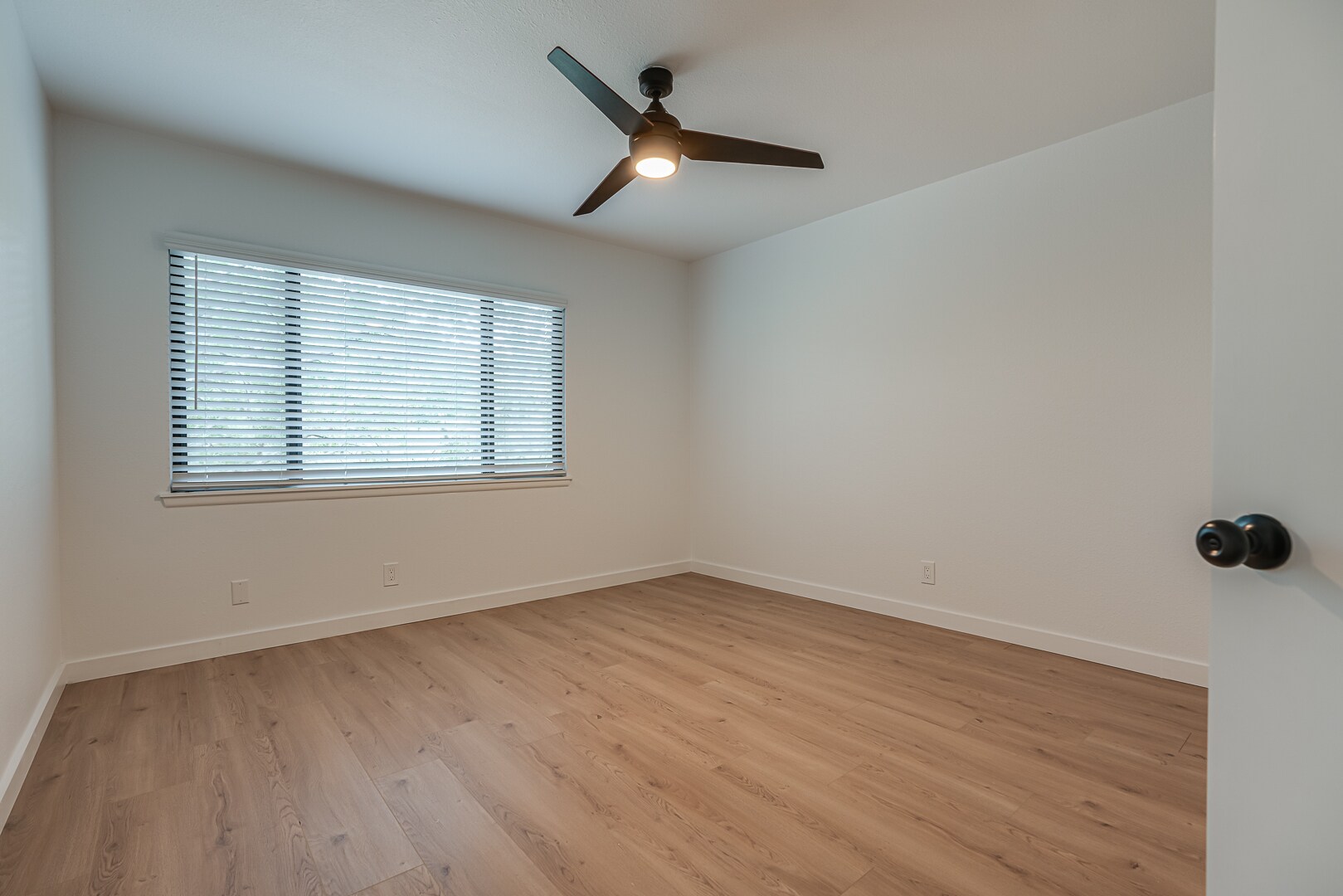 Building Photo - 568 W Quill Dr