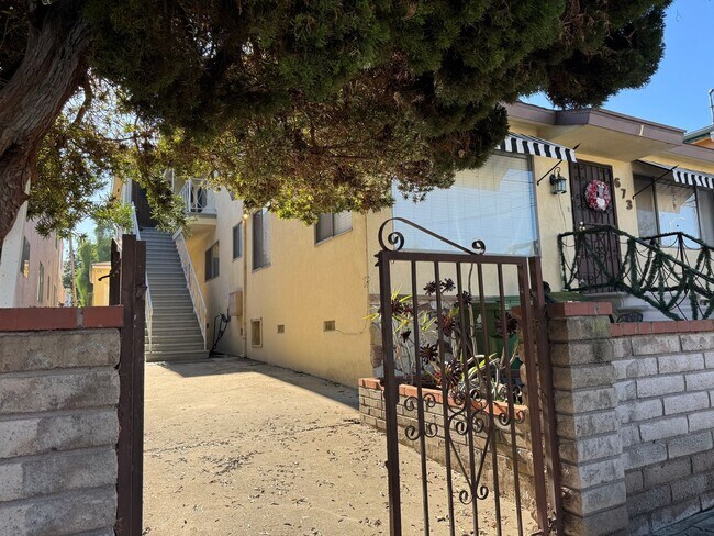 Building Photo - 673 W 22nd St