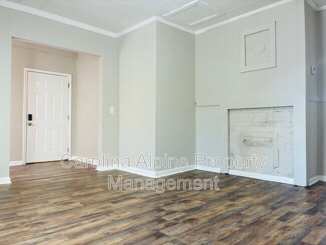 Building Photo - 110 Martin St