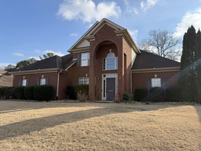 Building Photo - 118 Crystal Lake Dr