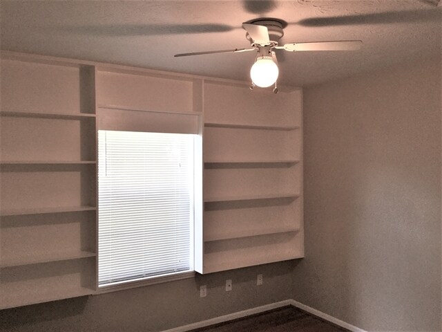 Building Photo - 672 East Lake Lane