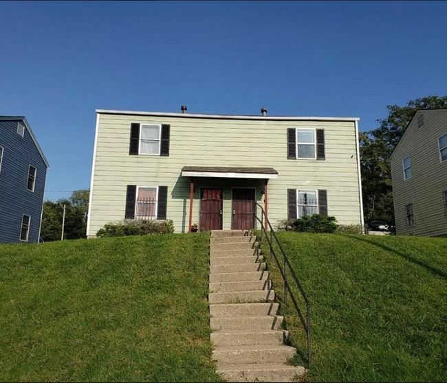 Primary Photo - 2 bedroom townhome right off the highway!