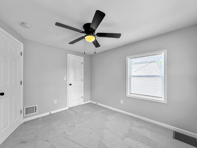 Building Photo - Charming 2 beds 1 baths in Columbus!