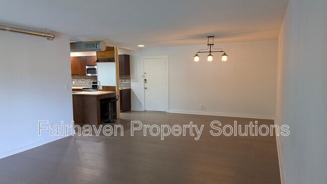 Building Photo - 500 River St