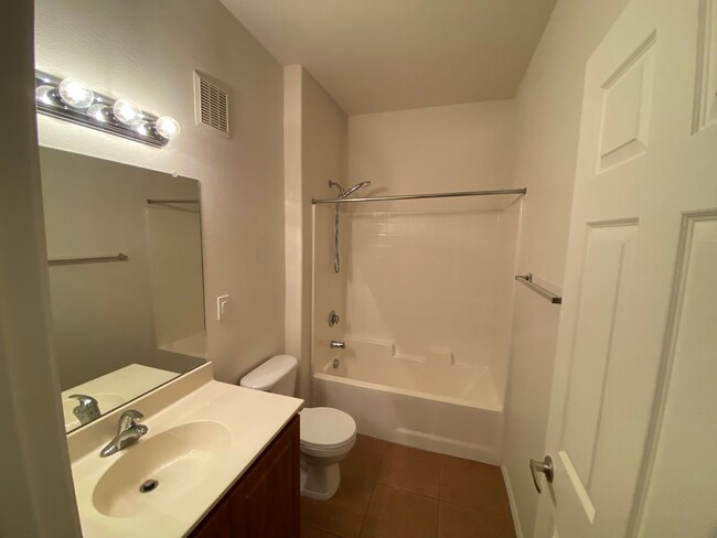 Building Photo - MOVE IN SPECIAL! Beautiful 2 Bedroom 2 Bat...