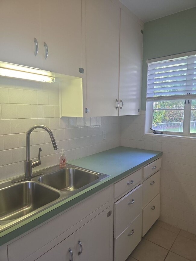 Building Photo - 1662 Houston Dr