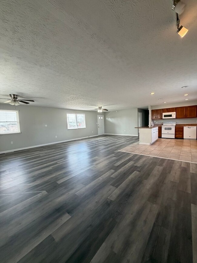 Building Photo - Location!!!!