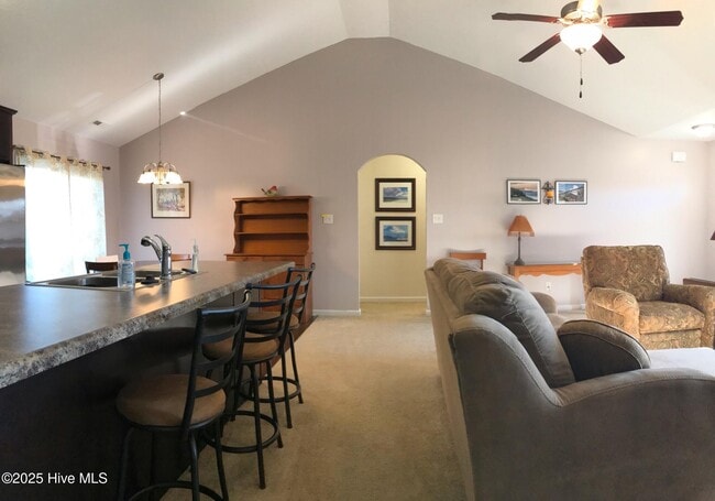 Building Photo - 754 Radiant Dr