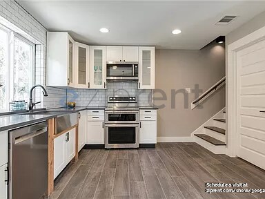 Building Photo - 11106 Lakeside Dr