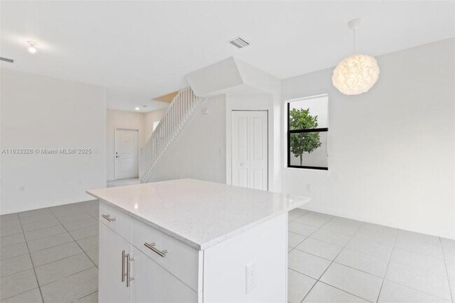 Building Photo - 3 bedroom in North Miami Beach FL 33179