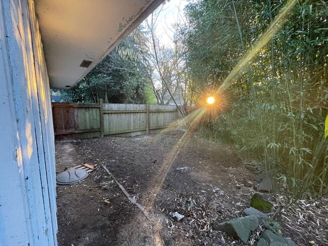 Building Photo - Classic 3 Bedroom 1.5 Bathroom Ranch House in Beaverton!! Great Yard! Cedar Hills~Cedar Mill Nort...