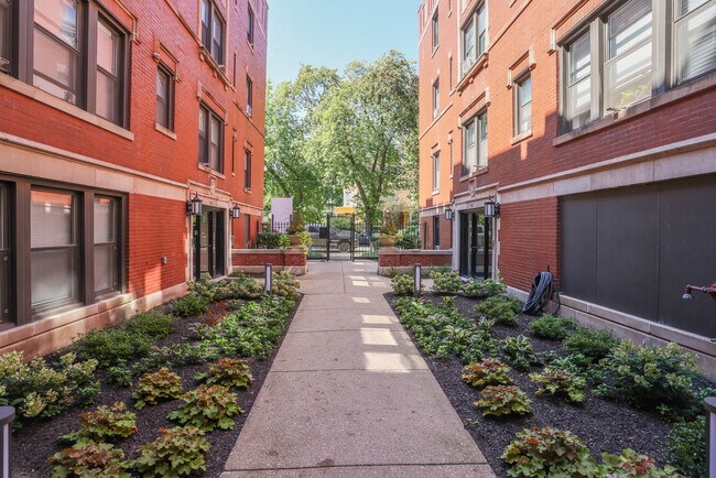 Building Photo - 5423 S Harper Ave