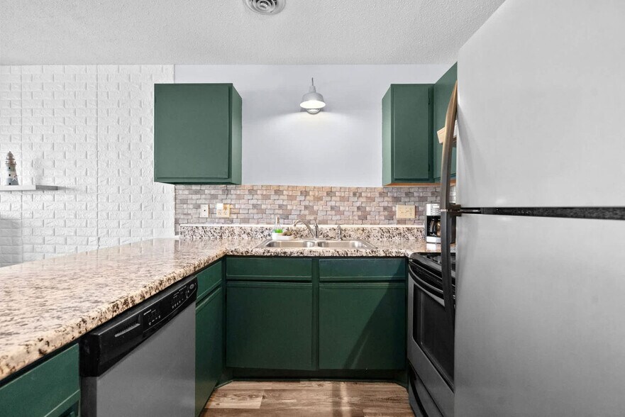 Building Photo - 1860 Auburn Ln