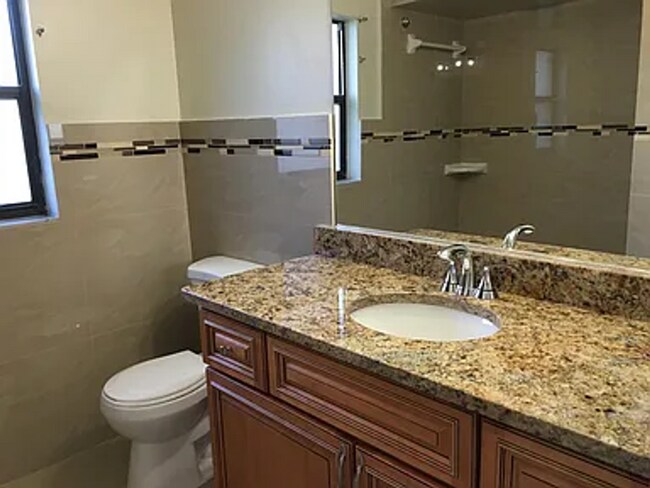 Building Photo - 4458 Dewey Dr