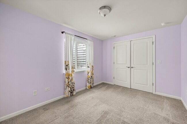 Building Photo - 406 Mary Ann Cir