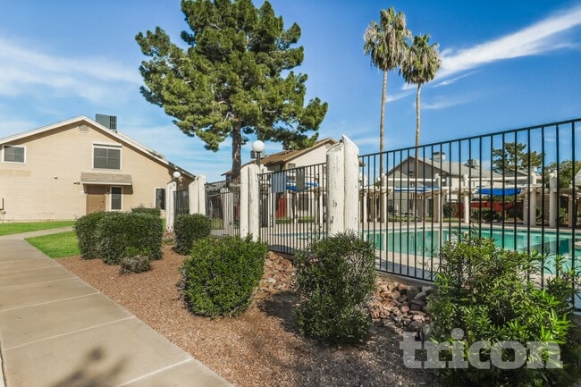 Building Photo - 2455 E Broadway Rd