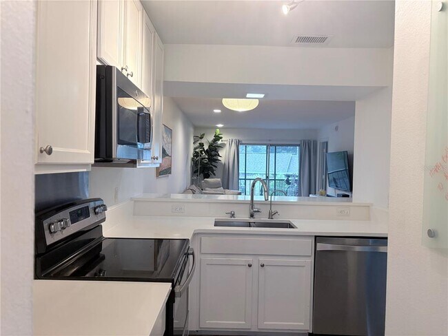 Building Photo - 2806 Plaza Terrace Dr