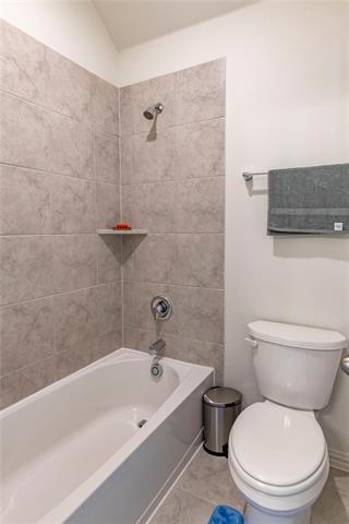 Building Photo - 1217 Rosebay Dr