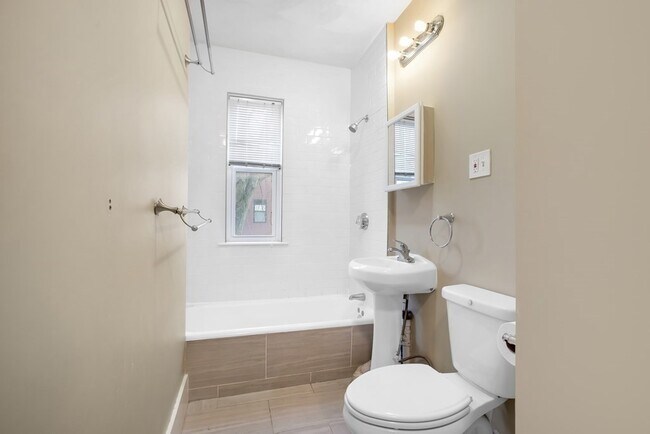 Building Photo - 199 Beacon St