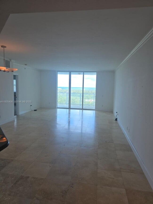 Building Photo - 14951 Royal Oaks Ln