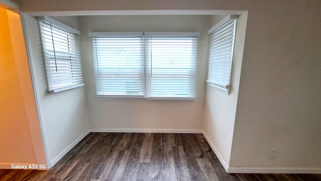 Building Photo - 1309 N La Brea Ave