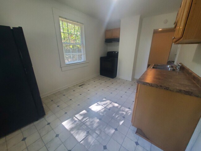 Building Photo - 810 Lee St