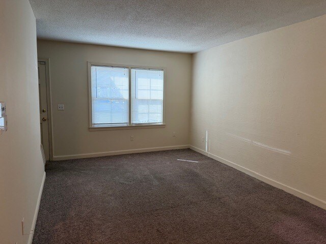 Building Photo - 501 Edwards Rd