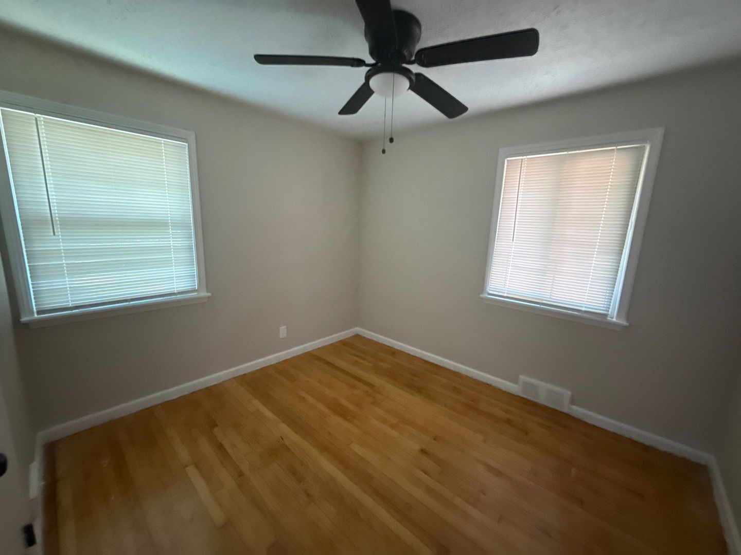 Building Photo - Fully Renovated 3-Bedroom Home – Move-In R...