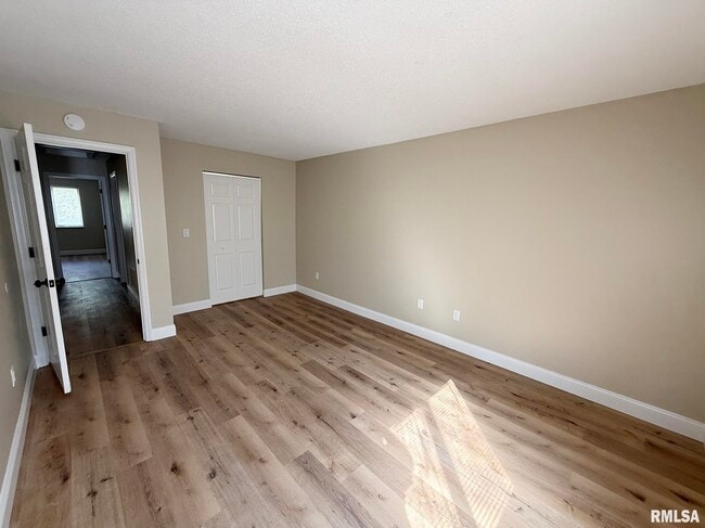 Building Photo - 3440 Villa Ridge