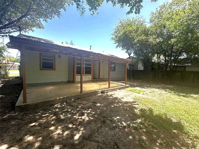 Building Photo - 8510 Woodstone Dr