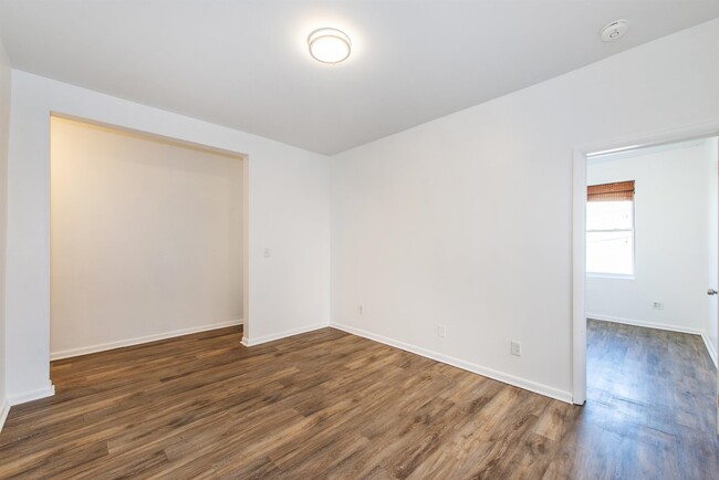 Building Photo - 6114 Highland Pl